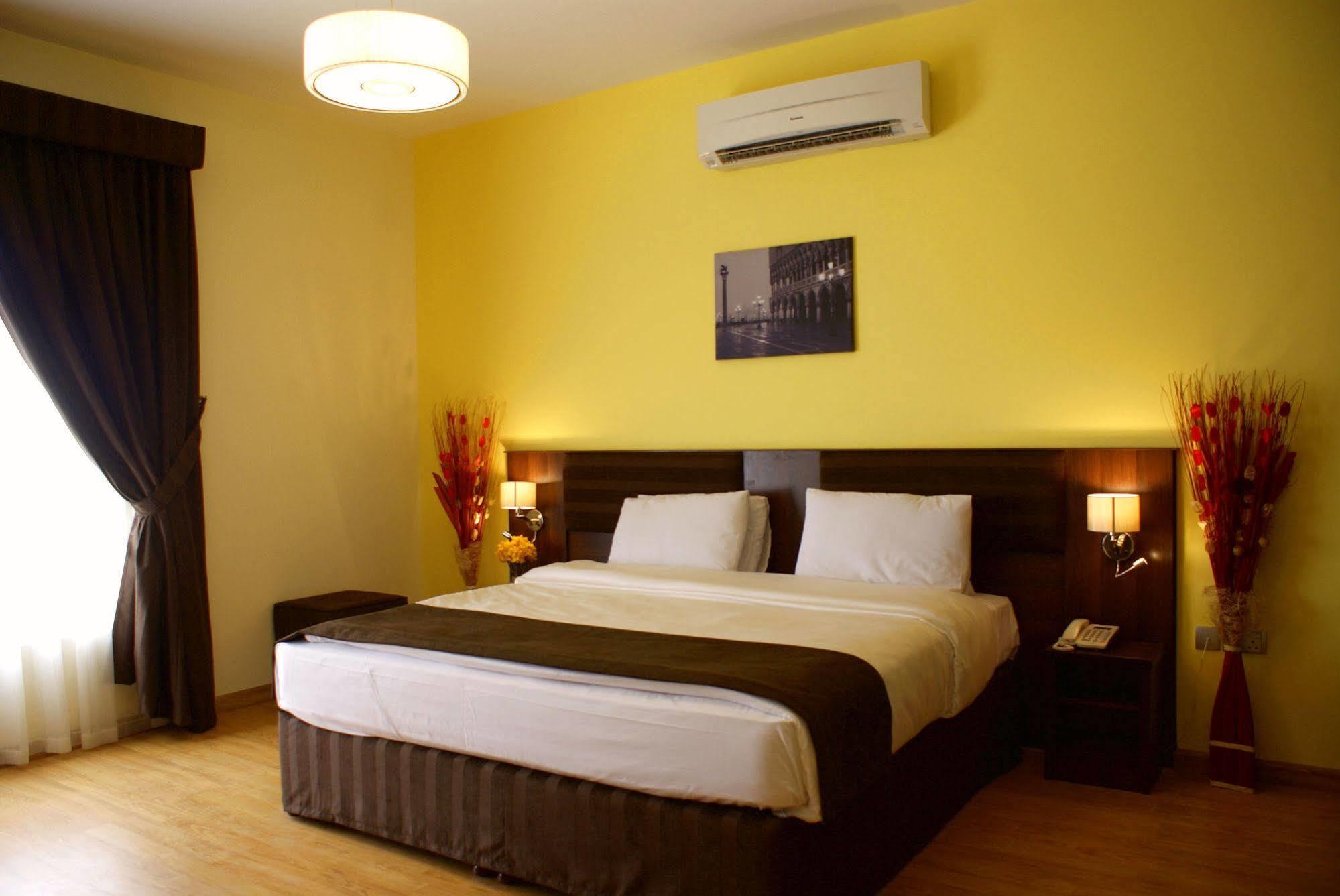 Weekend Hotel & Apartments Mascate Exterior foto