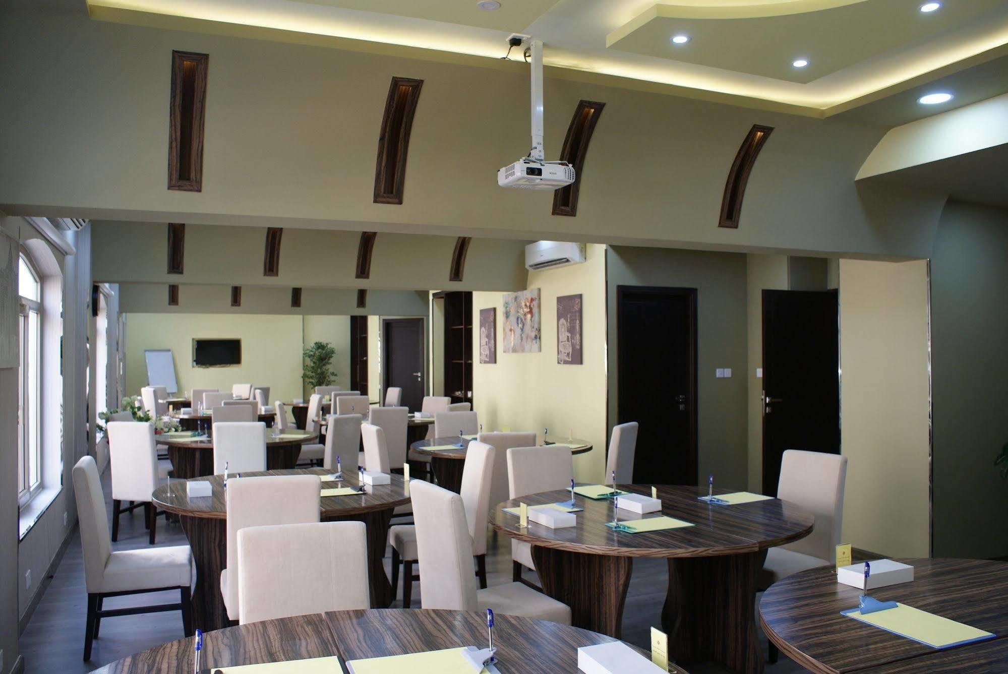 Weekend Hotel & Apartments Mascate Exterior foto
